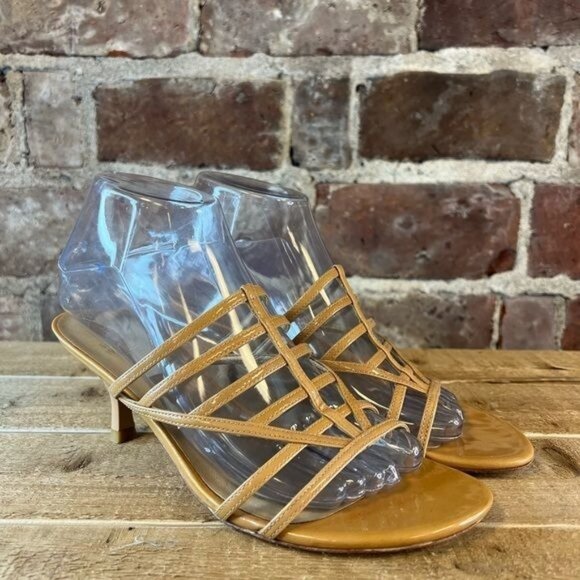 Stuart Weitzman Gold Metallic Leather Cutout Slide On Kitten Heel Sz 6.5 - Picture 1 of 12